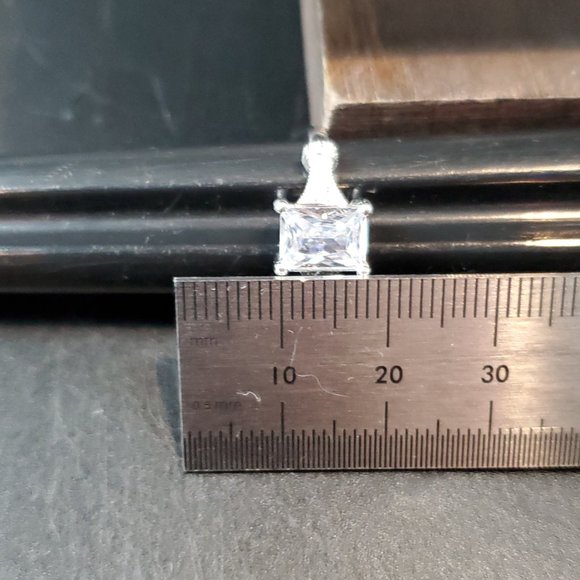 Size 6 925 Sterling Silver Cubic Zirconia Brilliant Gem Ring - Picture 7 of 8